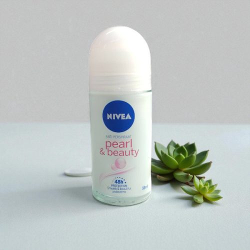 Nivea Pearl & Beauty Roll-On – 48 órás védelem és gyöngyházfényű ragyogás 50 ml