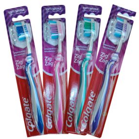   Colgate ZigZag Soft fogkefe – Kíméletes tisztítás a fogközök mélyén is (1 db)