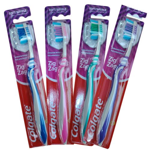 Colgate ZigZag Soft fogkefe – Kíméletes tisztítás a fogközök mélyén is (1 db)