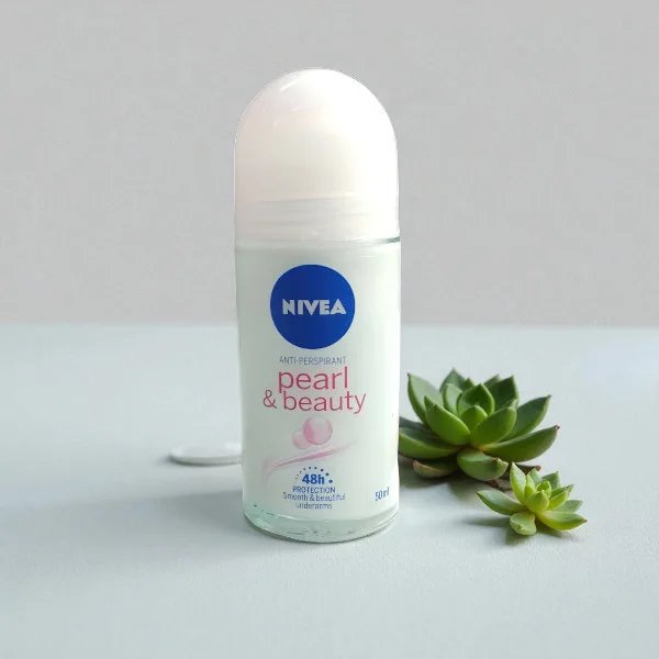 Nivea Pearl & Beauty Roll-On – 48 órás védelem és gyöngyházfényű ragyogás 50 ml
