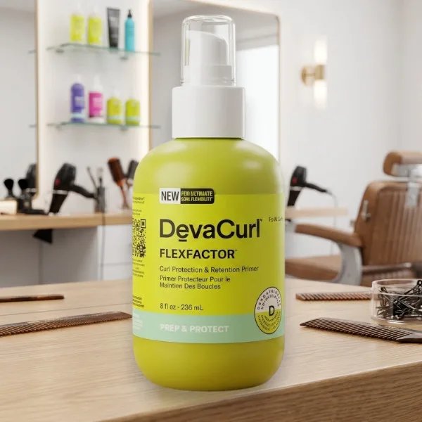 DevaCurl FlexFactor Fürt Rugalmasságot Megőrző Haj-Alapozó Minden Hajtípusra – 236 ml (8 fl. oz.)